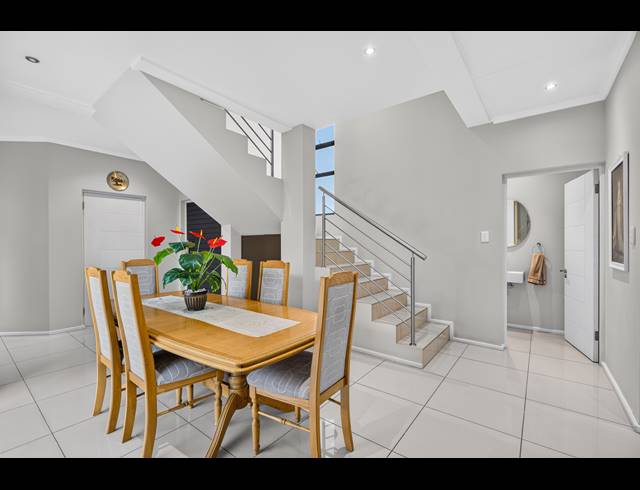 4 BEDROOM HOUSE FOR SALE IN LONEHILL
